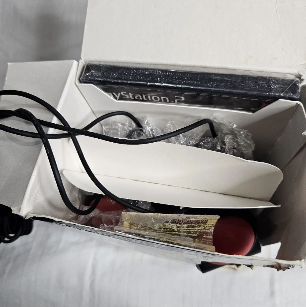 Ps2 Disney Think Fast W/ Controllers New With Damaged Box.